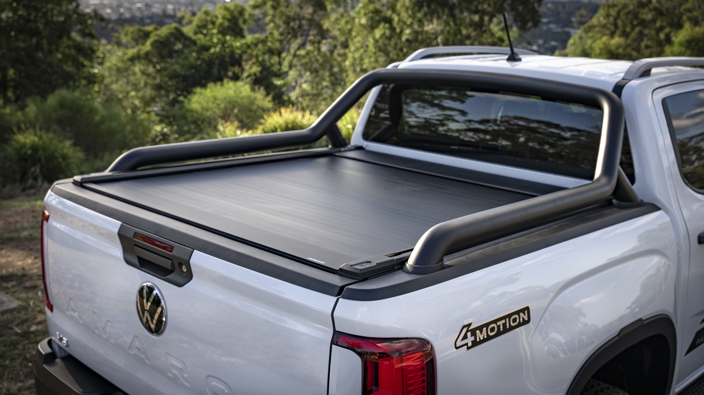 Volkswagen Amarok fitted with an EGR RollTrac roll cover and sports bar